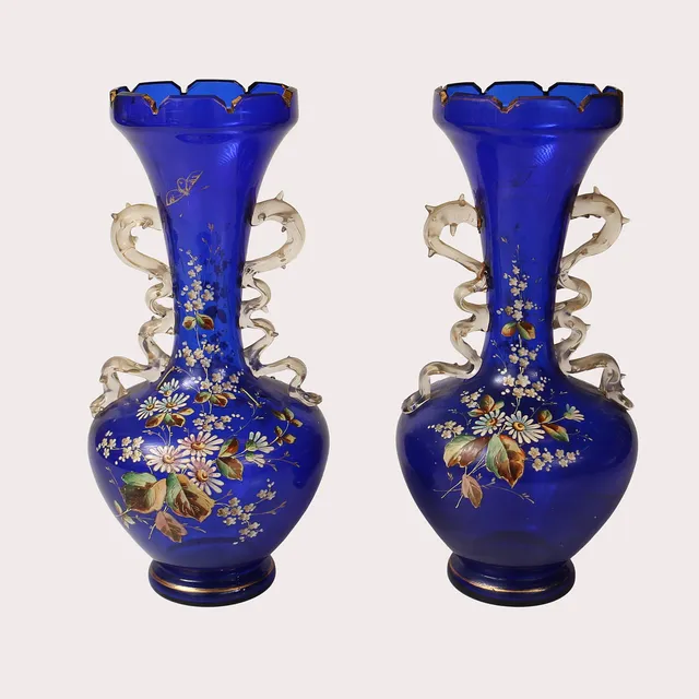 VASER, ETT PAR, blått glas, genomsiktligt glas, emaljfärgsmåleri, förgyllningar, slipning. 1800-talets slut.