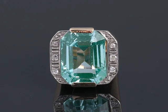 Retro ring af 18 kt. guld og hvidguld med stor syntetisk ocean grøn spinel Denne vare er sat til omsalg under nyt varenummer 5776167