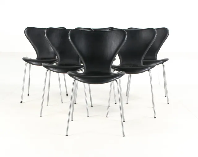 Arne Jacobsen for Fritz Hansen. The 7's. Six dining chairs, model 3107 (6)