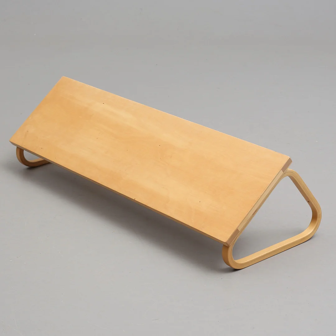 ALVAR AALTO. Hylla, modell 112B, Artek, Finland. — Cupboards, Cabinets & Shelves — Auktionshuset Thelin & Johansson