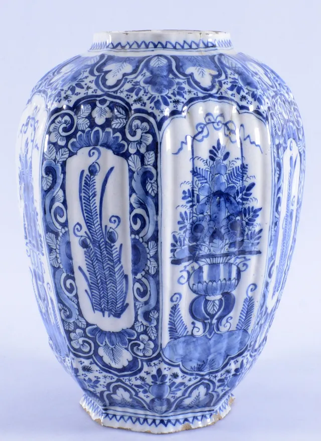 VAS, porslin, Delft, 17/1800-tal.
