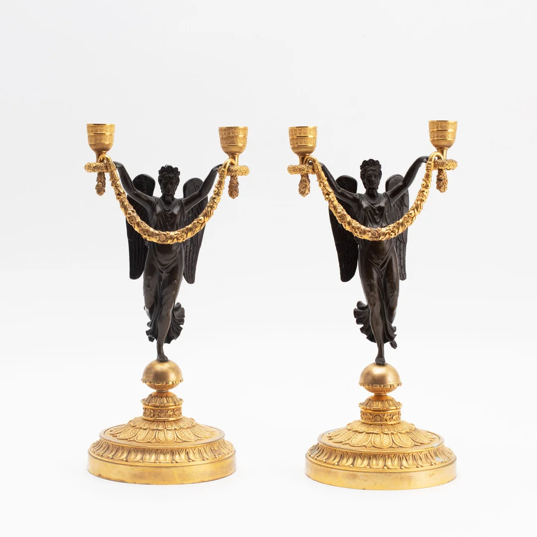 KANDELABRAR, ett par, Frankrike empire 1800-talets tidigare hälft. — Candlesticks — Göteborgs Auktionsverk