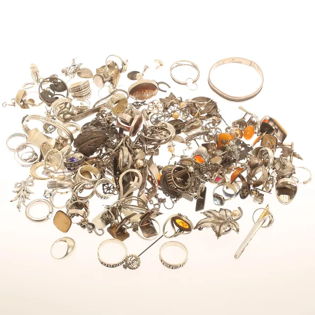 DIVERSE SILVER.