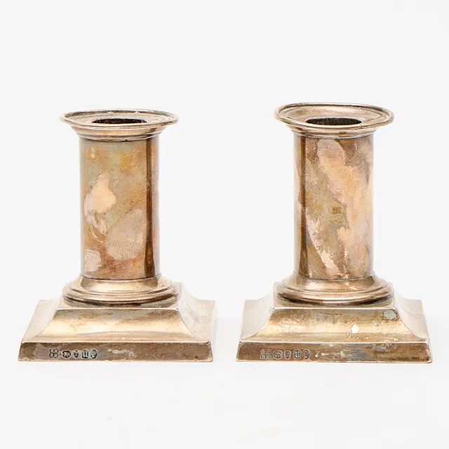 LJUSSTAKAR. Ett par, silver, Richard Hodd I & Richard Hodd II, 1935.