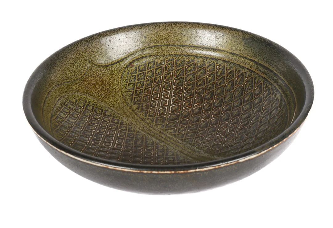 Gerd Bøgelund for Royal Copenhagen. Bowl of green glazed stoneware — Glass, porcelain and ceramics/Vases, bowls, dishes — Lauritz