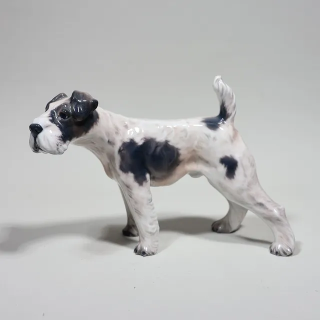 DAHL JENSEN. figurin #1009, terrier i porslin, Danmark.