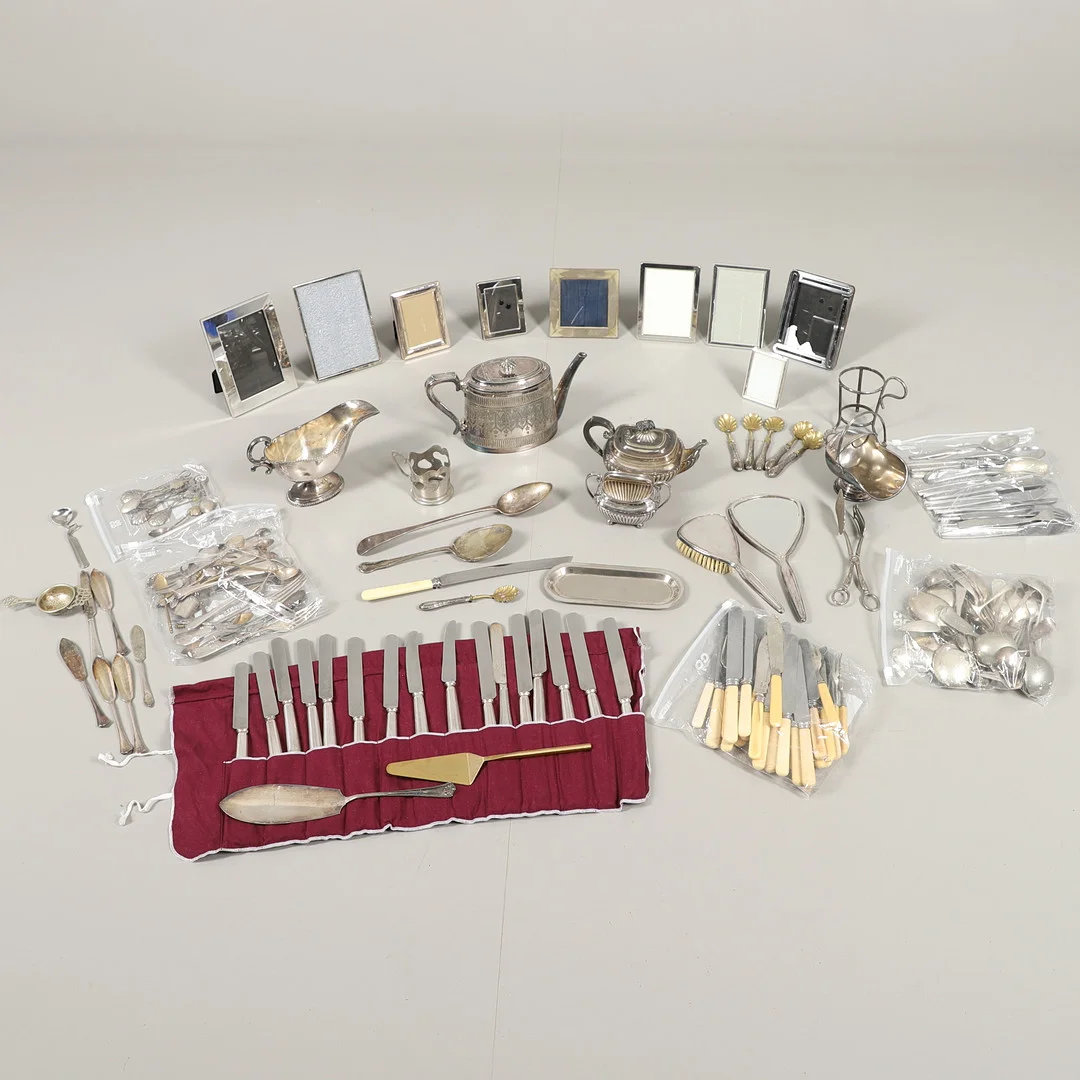 A LARGE QUANTITY OF SILVER PLATEDWARE. — Silver plated — Lawrences Auctioneers