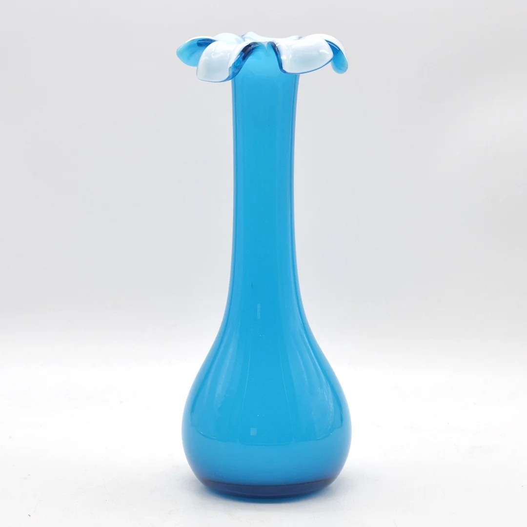 DESIGNERVASE, STUDIOGLAS UND OPALGLAS, HANDGEMACHT UND MUNDGEBLASEN, 20. JAHRHUNDERT. — Art glass — Kunst- und Auktionshaus Kleinhenz