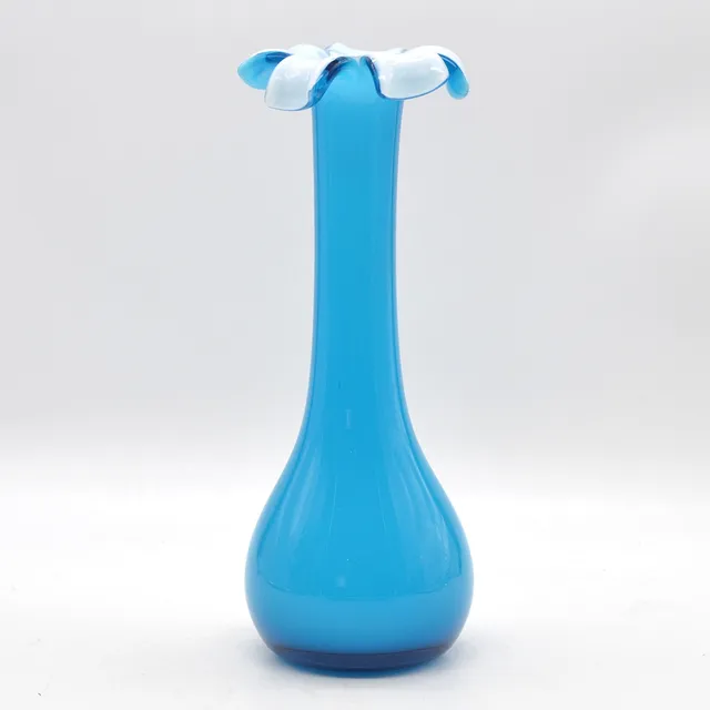 DESIGNERVASE, STUDIOGLAS UND OPALGLAS, HANDGEMACHT UND MUNDGEBLASEN, 20. JAHRHUNDERT.