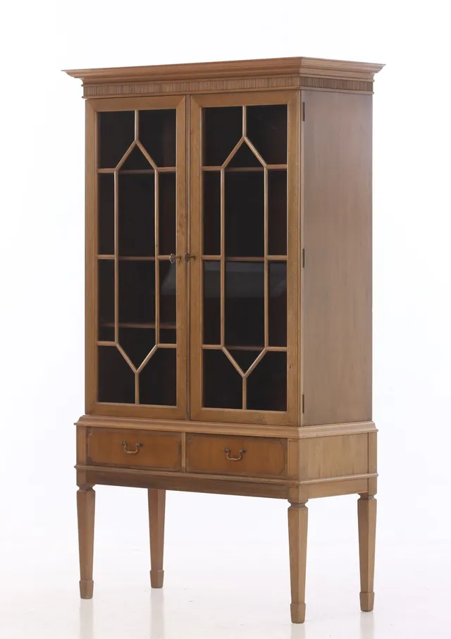 English mahogany display cabinet, 20th century.