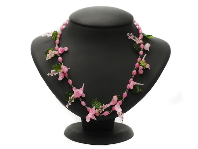 COLLIER, glas, fåglar och blad, ca 1960-tal, längd ca 45 cm, lås i vitmetall, 2 lösa delar.