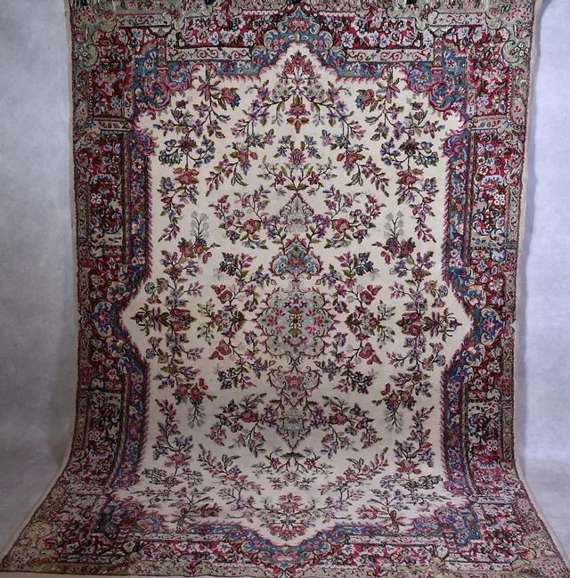 MATTA handknuten Täbriz semiantik 290 x 208 cm.