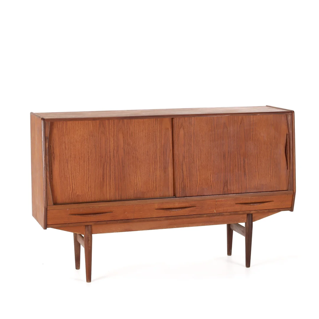 Teak sideboard. — Furniture/Cabinets, chests of drawers — Lauritz