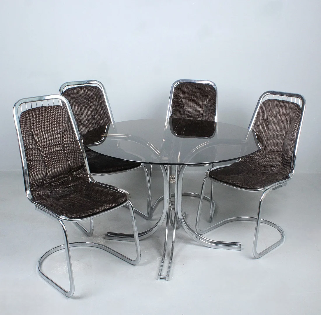 GASTONE RINALDI. Im Stil von. Esstischgruppe, Italien, 1970er Jahre. — Dining room furniture — Stockholms Auktionsverk Düsseldorf/Neuss