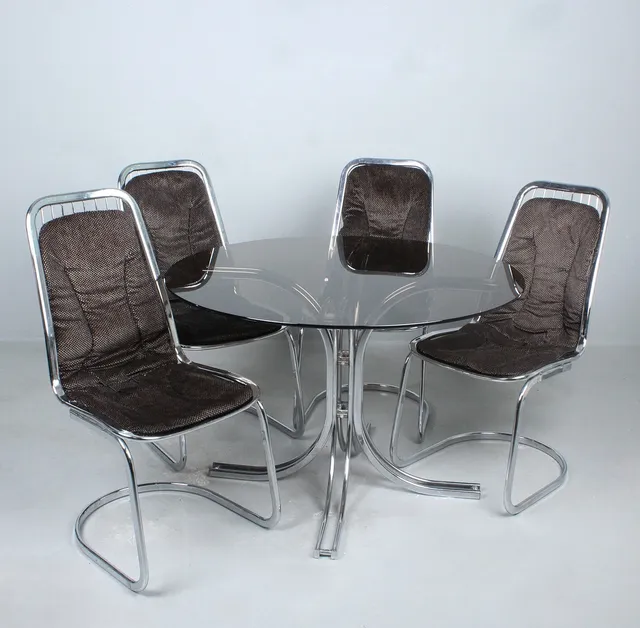 GASTONE RINALDI. Im Stil von. Esstischgruppe, Italien, 1970er Jahre.