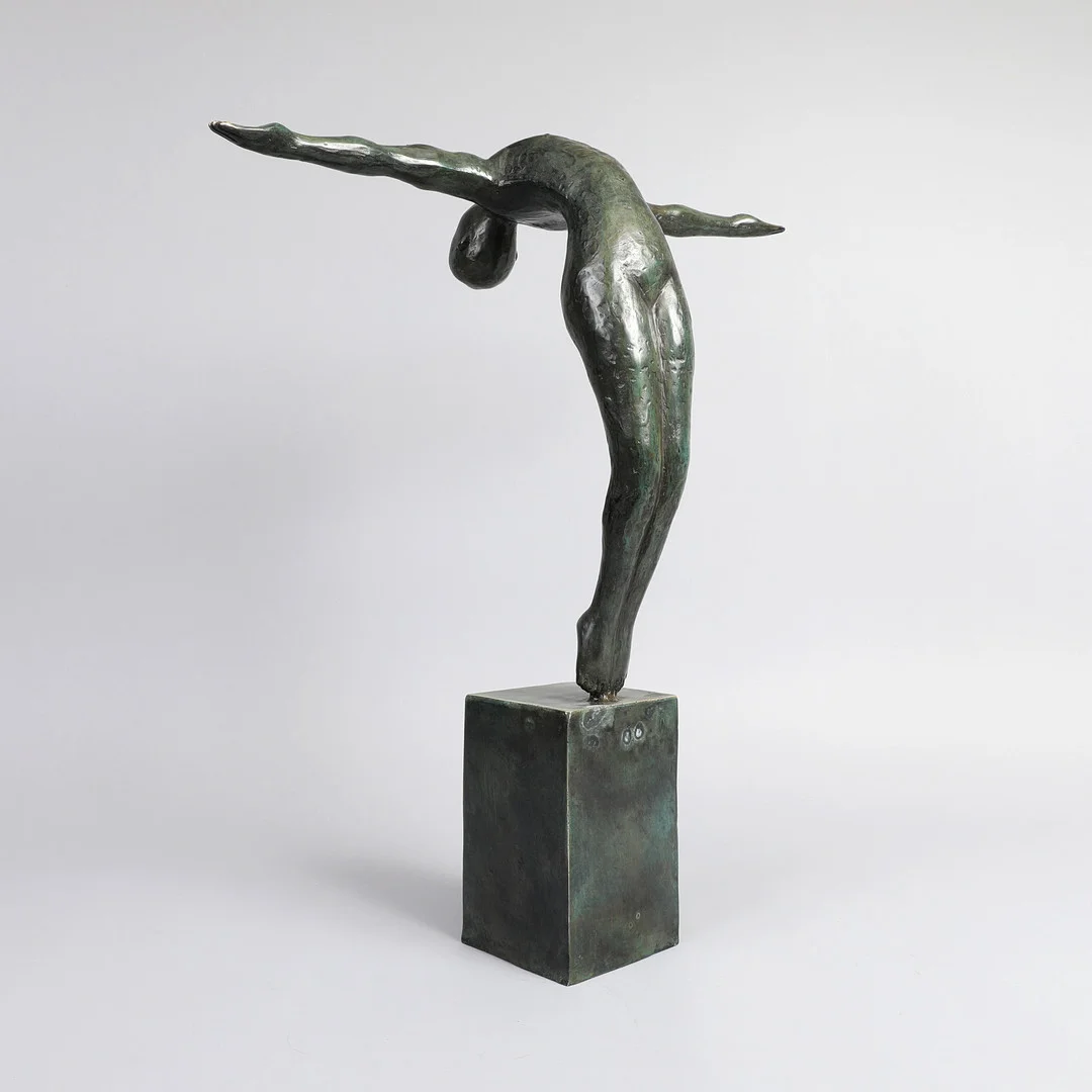 Skulptur af grønpatineret bronze, Art People Gallery Sweden. — Sculptures & Bronzes — Bidstrup Auktioner