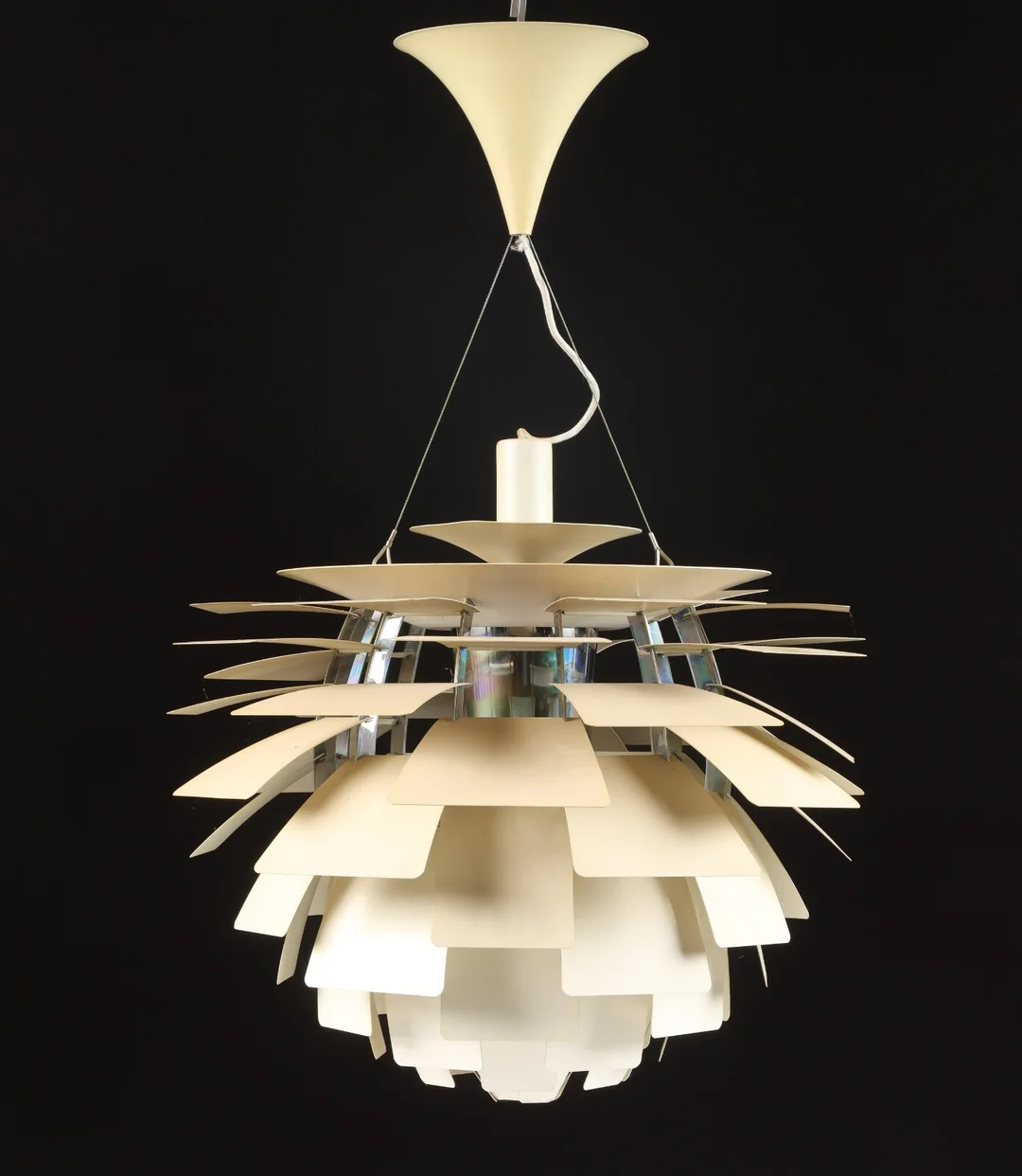 Poul Henningsen. Pendant 'Koglen' white Ø 60 cm — Lamps and lighting/Pendant lights — Lauritz