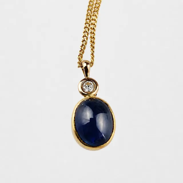 SAPHIRANHÄNGER mit Kette - Anhängerfassung Gelbgold 750/000.