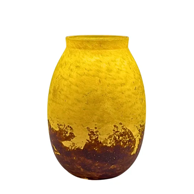GLASVASE MIT FARBVERLAUF VON GELB ZU BRAUN.