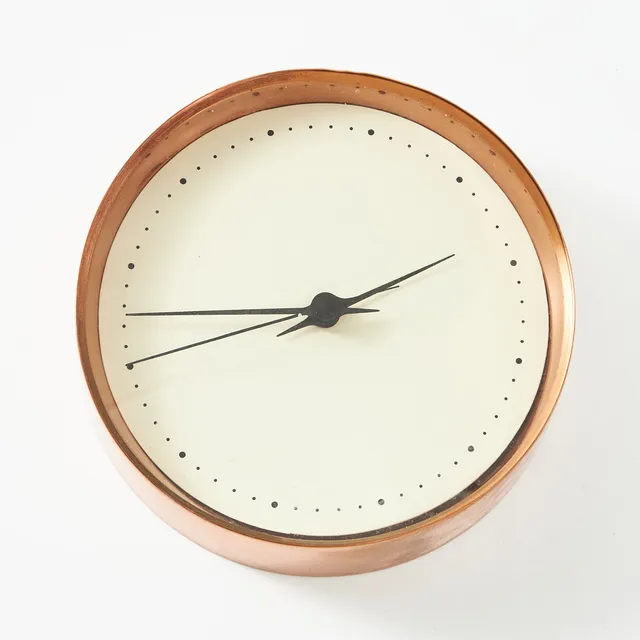 HENNING KOPPEL. Väggklocka av koppar, elektrisk, Gefa för Georg Jensen, Danmark, 1900-talets andra hälft.