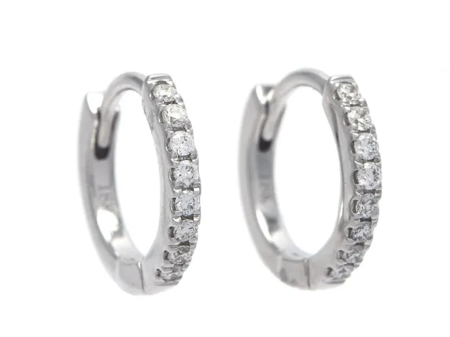 ÖRRINGAR, 18K vitguld, 16 briljantslipade diamanter ca 0,08 ctv, ca TW/VS-SI, höjd 9 mm, vikt 1,1 g.