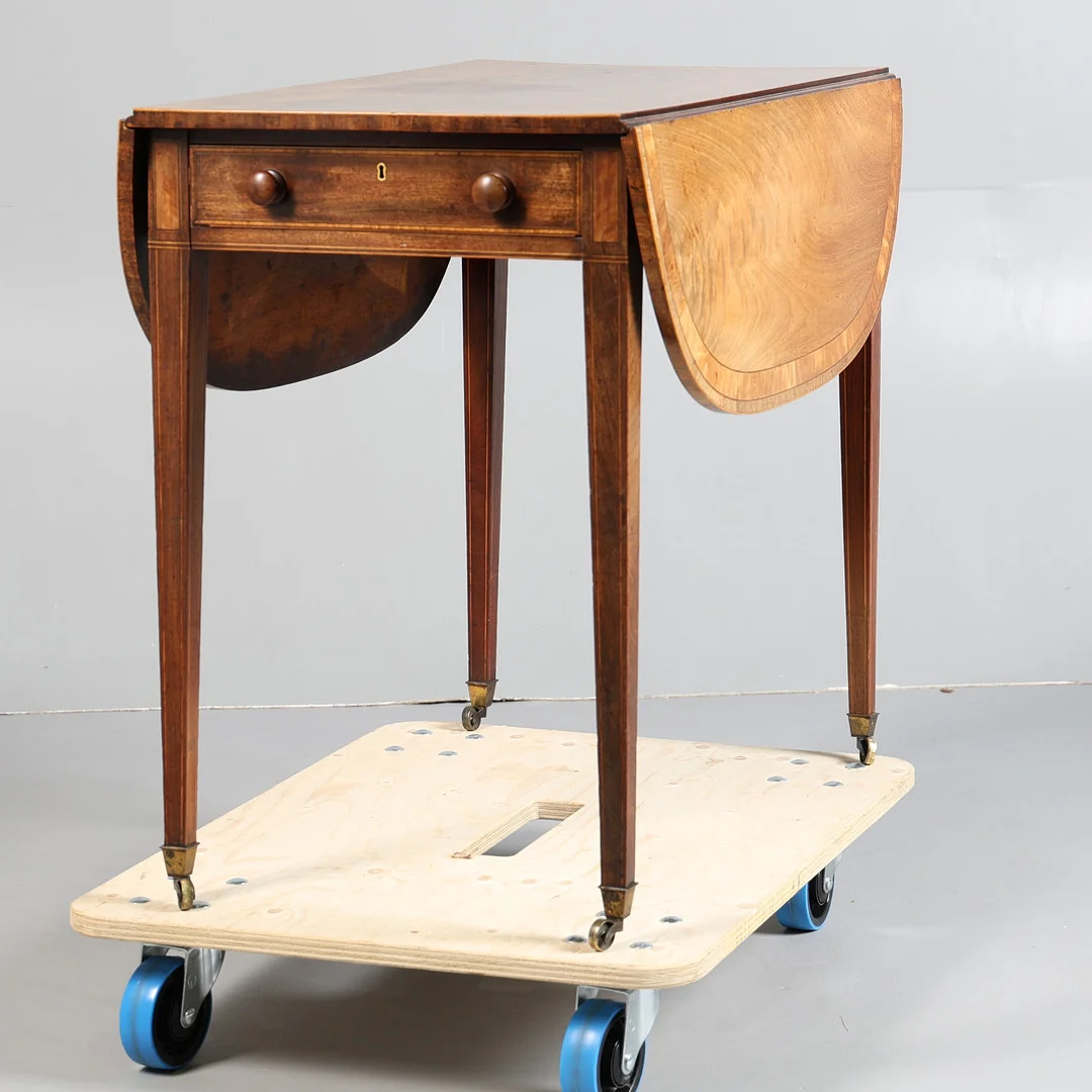 A REGENCY MAHOGANY PEMBROKE TABLE, CIRCA 1820. — Tables — Bishop & Miller