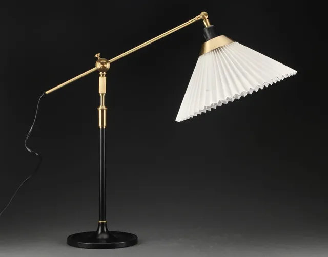 Aage Petersen for Le Klint. Bordlampe / teleskoplampe, model 338