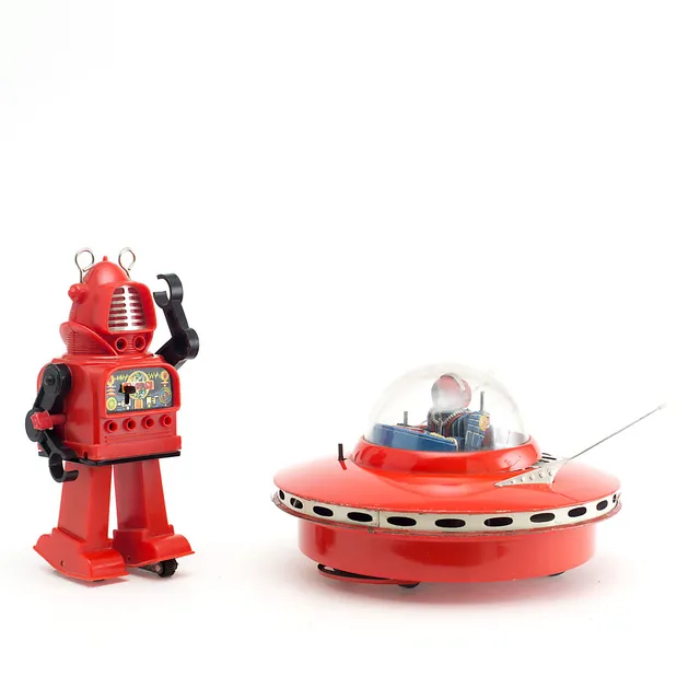 LEKSAKER, 2 st, robot samt flygande tefat, KO, Japan.