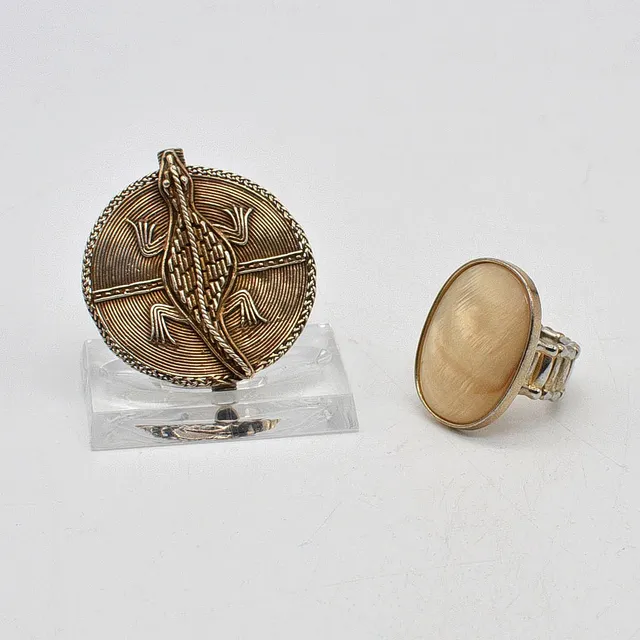 1X RING MIT PERLMUTT + 1X BROSCHE MIT ECHSE, MODESCHMUCK, VINTAGE.