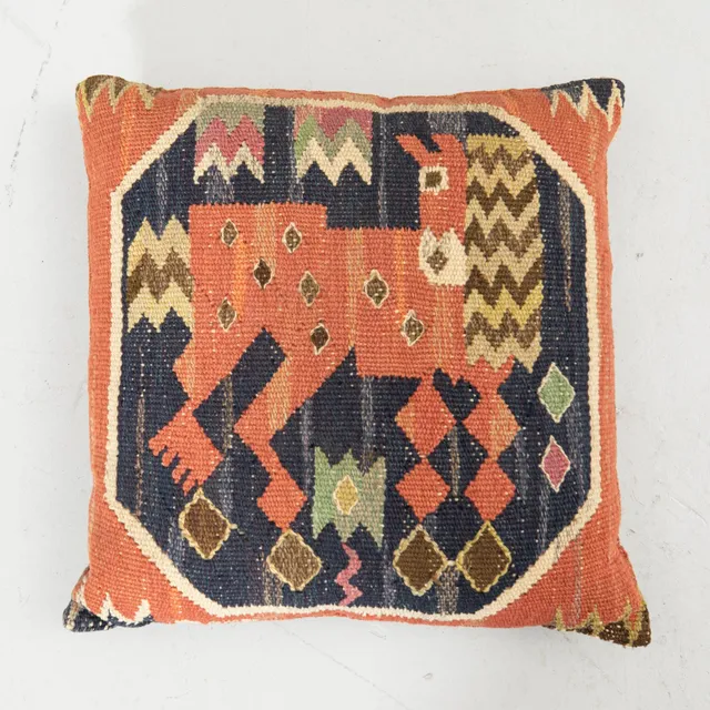 Märta Måås-Fjetterström, Kudde, "Röd häst", ca 39 x 39 cm, signerad ABMMF.