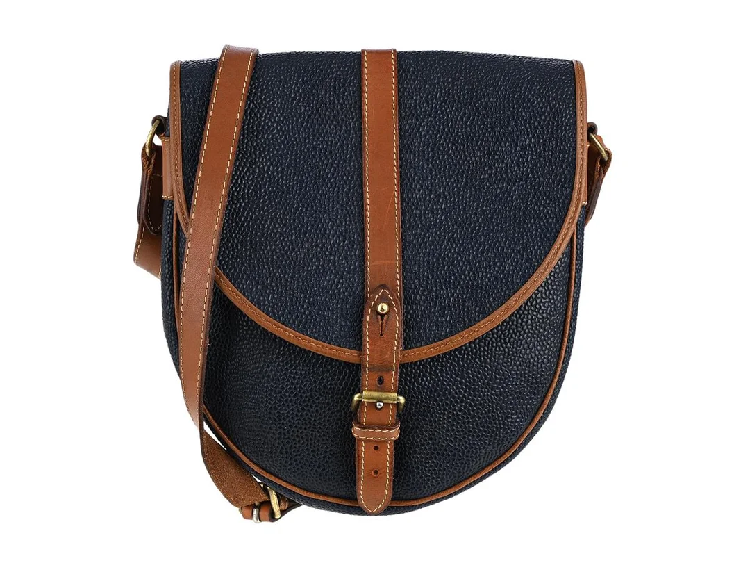 VÄSKA, MULBERRY, scotchgrain blått läder, brunt läder, mässingfärgade beslag, 21x24x5 cm, bruksslitage. — Accessoarer/Väskor — Kaplans