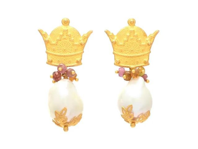 PÄRLÖRHÄNGEN, 18K guld, barocka odlade sötvattenspärlor, citriner, turmaliner, höjd 45 mm, vikt 19,3 g, stift.