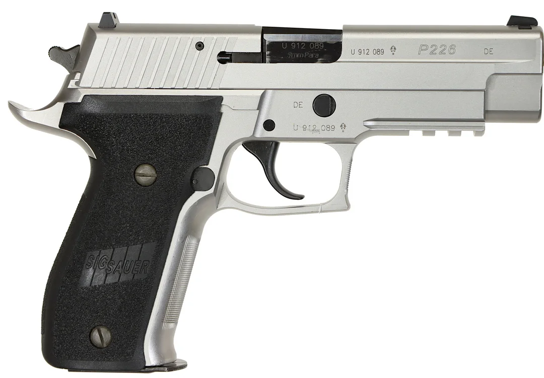 PISTOL, fabrikat Sig-Sauer, modell P226 SL SO BT, kaliber 9x19, tillv.nr U912089, se-nr SE3258218. — Pistols — Walter Borg