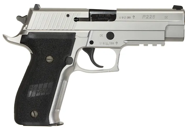PISTOL, fabrikat Sig-Sauer, modell P226 SL SO BT, kaliber 9x19, tillv.nr U912089, se-nr SE3258218.