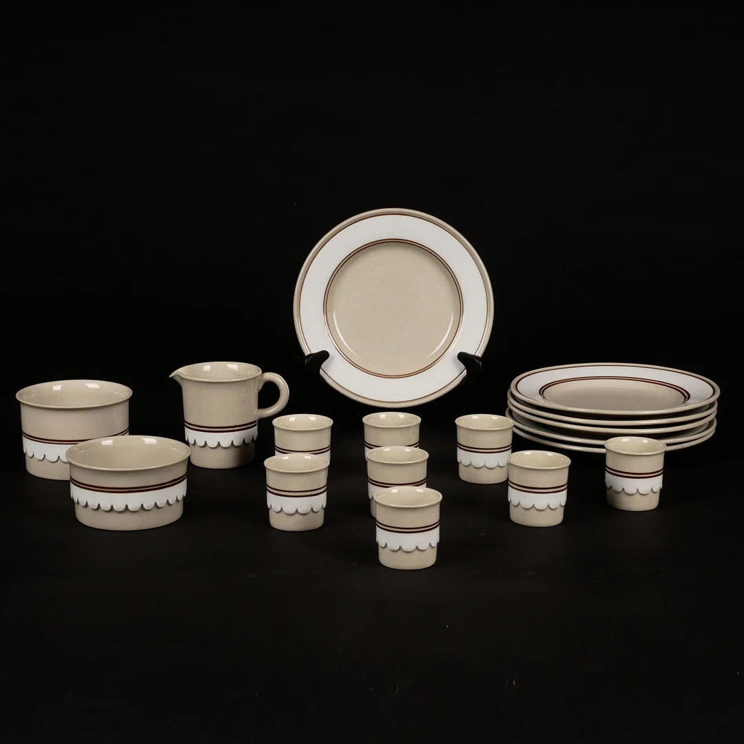 ANN JANSSON. Servisdelar, 17 st, "Matilda", stengods, Höganäs. — Tableware — Auktionsfirma Kenneth Svensson i Kalmar