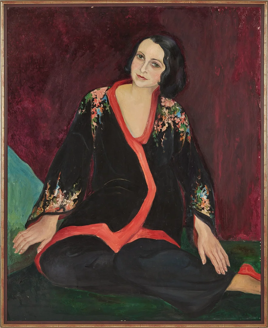 ZOIA KRUKOVSKYA LAGERKRANS. Porträtt av sittande kvinna iklädd sidenpyjamas, olja på pannå, signerad samt daterad Zoia 1932. — Paintings — Stockholms Auktionsverk Magasin 5