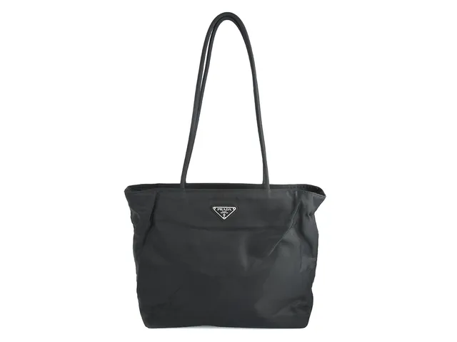 VÄSKA, PRADA, svart nylon, 30x26x9cm, dustbag.