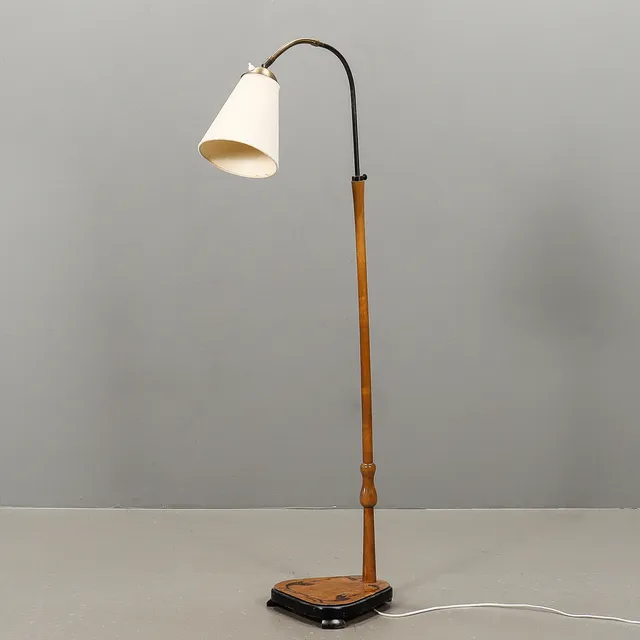 GOLVLAMPA 1900-talets första hälft.