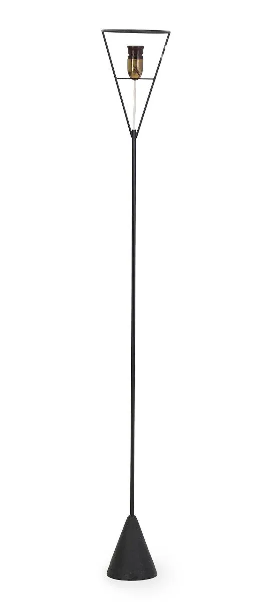 Black lacquered metal floor lamp. Cone shaped base. Manufactured by Holm Sørensen & Co. H. 132 cm.