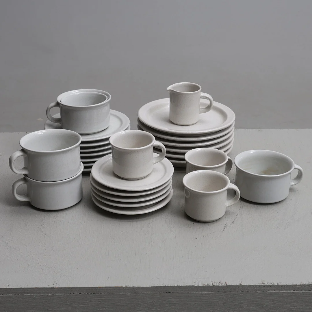 SIGNE PERSSON-MELIN. Servisdelar, 27 delar, "Härd", stengods, Höganäs. — European — Gomér & Andersson Jönköping