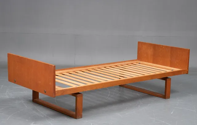 Dansk møbelproducent: Daybed i eg, 1970'erne