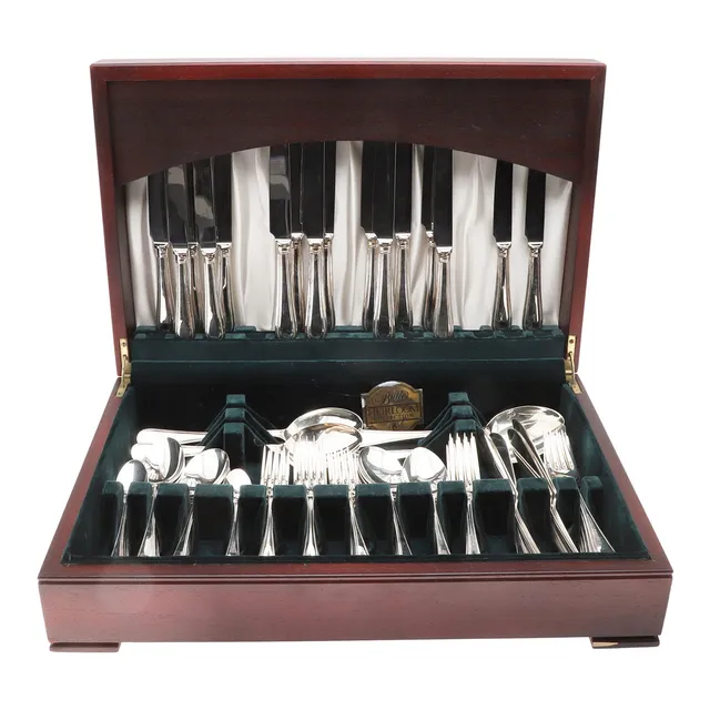 A PART CANTEEN OF SILVER PLATED CUTLERY.