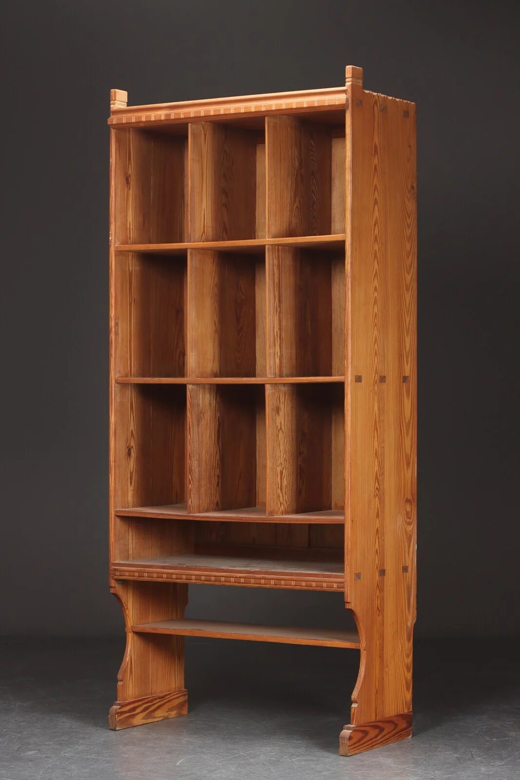 Martin Nyrop for Rud Rasmussen. Reol af fyrretræ tegnet til Københavns Rådhus — Furniture/Shelving — Lauritz