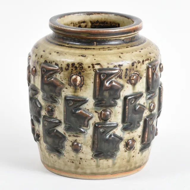JØRGEN MOGENSEN. (1922-2004) ROYAL COPENHAGEN, Skulpturel vase, NR. 21487. Danmark.