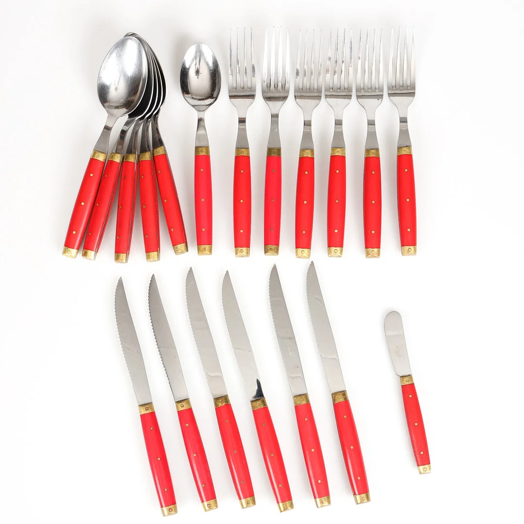 BESTICK, 19 delar i metall och plast, Melron, Frankrike. — Other metals — Garpenhus Auktioner