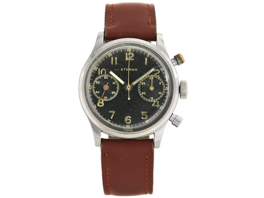 ETERNA, kronograf, herrur, 37,5 mm, Cal 703 E (Valjoux 22), Serie nr. 2865429, Boett nr. 2794479, stål (Staybrite), manuell, plexiglas, renoverad urtavla, utbytta visare (relumade/målade), läderband, ca 1940. — Klockor/Eterna — Kaplans