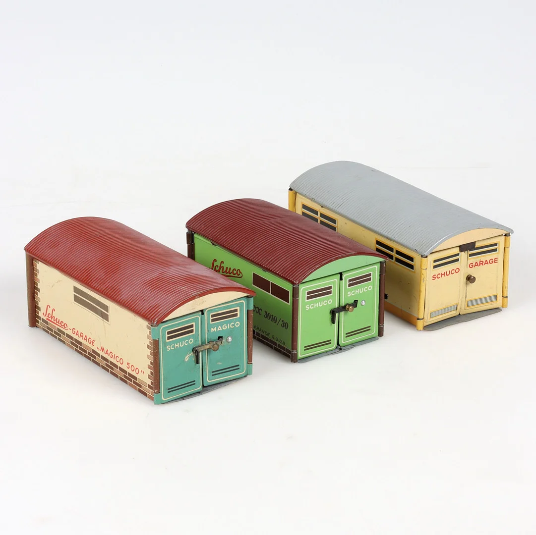 SCHUCO, 3 st, Garage, plåt, Tyskland. — Toys — Stadsauktion Sundsvall