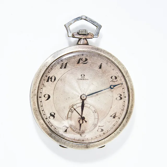 OMEGA, frackur, silver 900, guillocherad urtavla, blånerade visare, arabiska siffror, plexiglas, 1923.