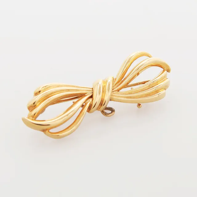 BROSCH, guld 18K, vikt 3,03 gram.