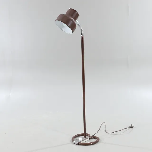 GOLVLAMPA "Bumling", brunlackad plåt.